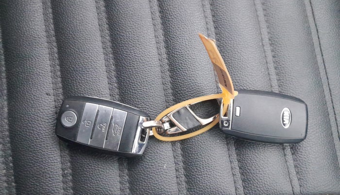 2020 KIA SONET HTX 1.0 IMT, Petrol, Manual, 98,086 km, Key Close Up