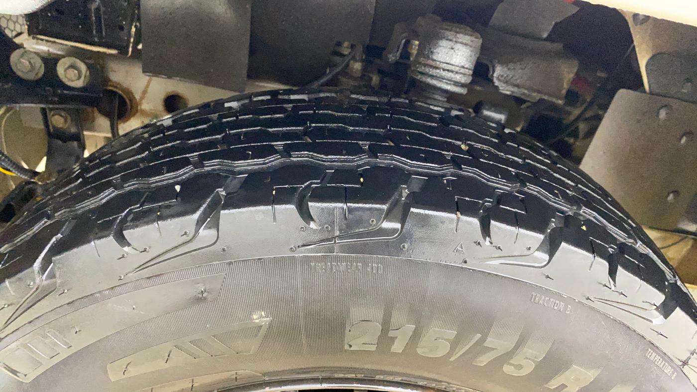 2018 Mahindra Bolero POWER PLUS ZLX, Diesel, Manual, 60,760 km, Left Front Tyre Tread