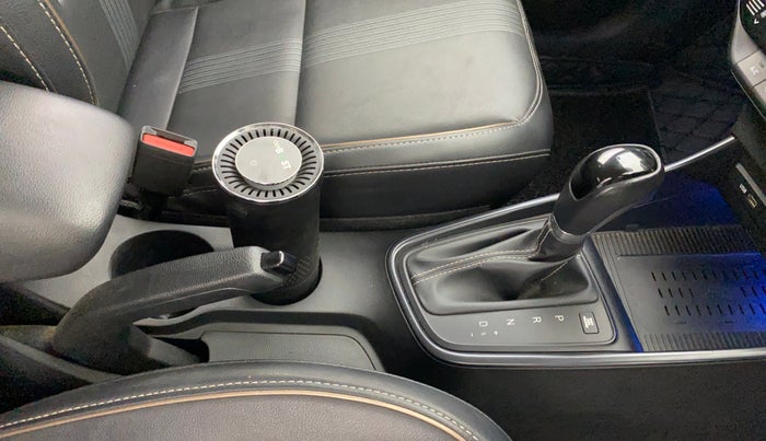 2021 Hyundai NEW I20 ASTA (O) 1.0 TURBO GDI DCT, Petrol, Automatic, 27,728 km, Gear Lever