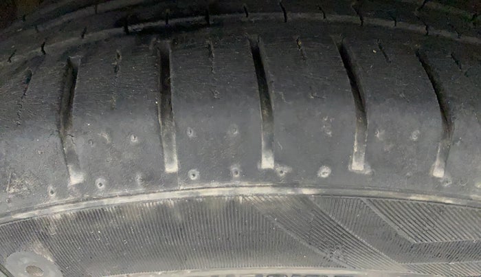 2018 Maruti Ciaz ALPHA 1.4 PETROL, Petrol, Manual, 25,349 km, Left Front Tyre Tread