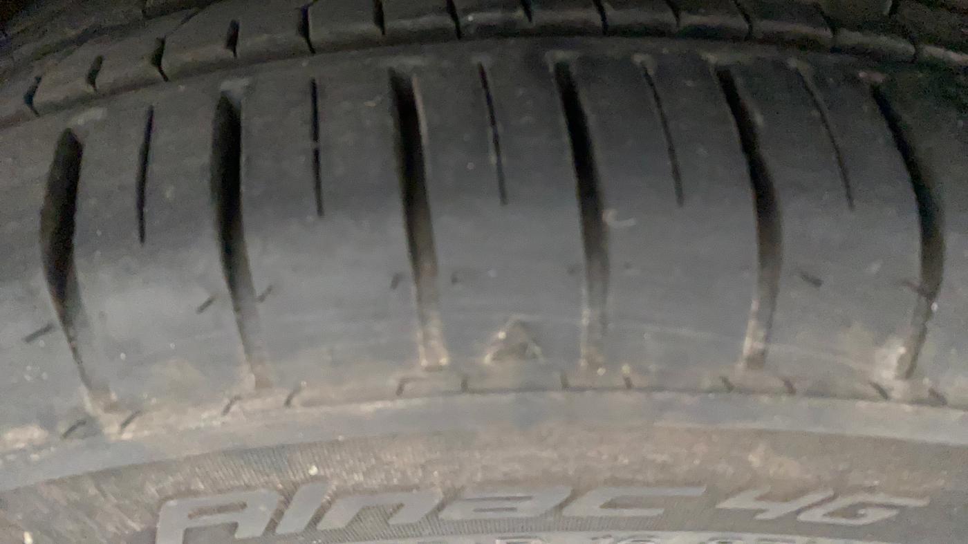 2018 Maruti Ciaz ALPHA 1.4 PETROL, Petrol, Manual, 25,349 km, Right Front Tyre Tread