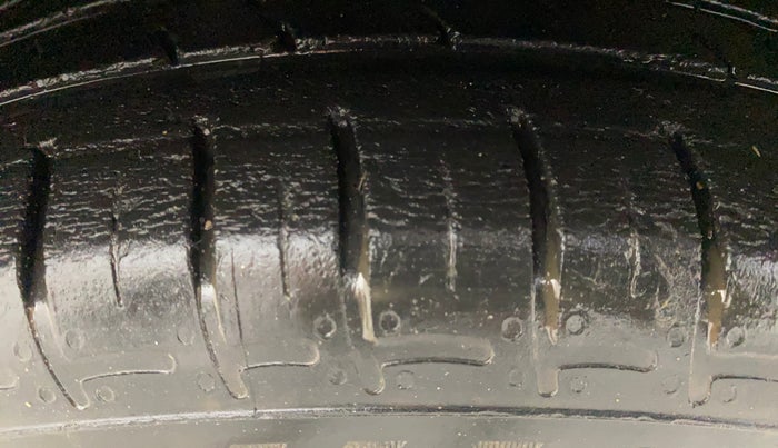 2021 Hyundai GRAND I10 NIOS SPORTZ 1.2 KAPPA VTVT CNG, CNG, Manual, 38,612 km, Right Front Tyre Tread