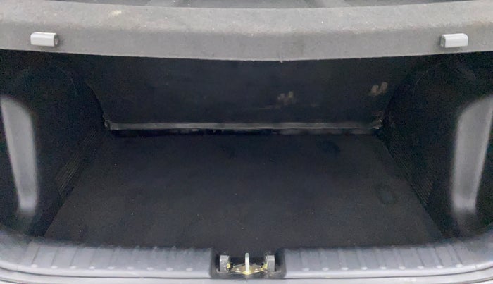 2020 KIA SONET HTK PLUS 1.5 AT, Diesel, Automatic, 62,175 km, Boot Inside