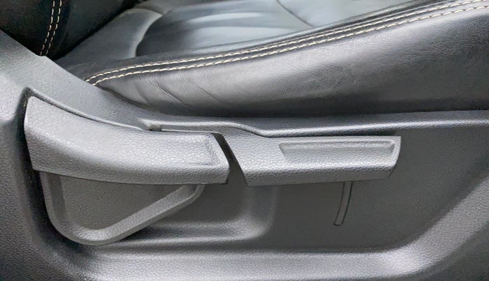 2020 KIA SONET HTK PLUS 1.5 AT, Diesel, Automatic, 62,175 km, Driver Side Adjustment Panel