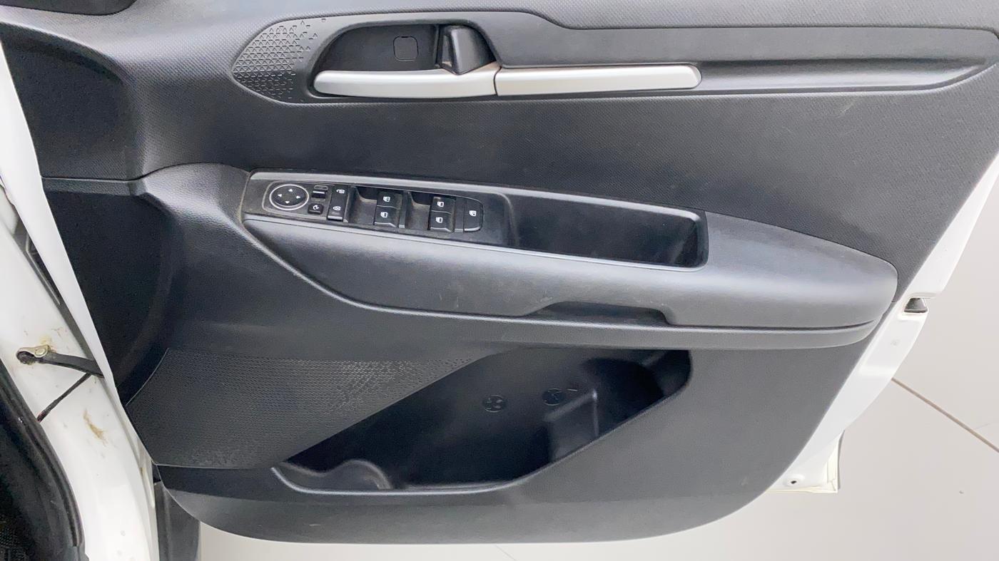 2020 KIA SONET HTK PLUS 1.5 AT, Diesel, Automatic, 62,175 km, Driver Side Door Panels Control
