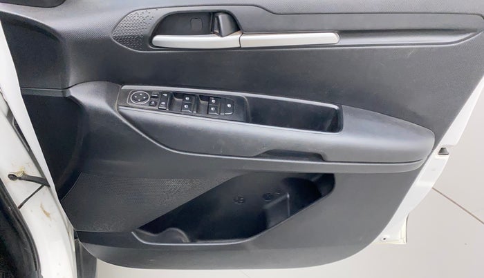 2020 KIA SONET HTK PLUS 1.5 AT, Diesel, Automatic, 62,175 km, Driver Side Door Panels Control