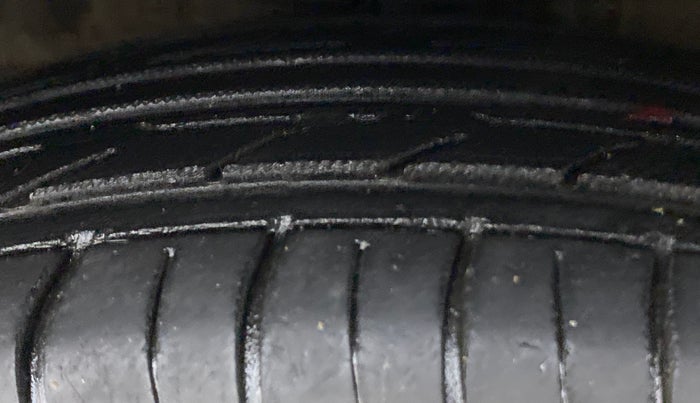 2011 Hyundai i10 MAGNA 1.2 KAPPA2, Petrol, Manual, 78,268 km, Right Front Tyre Tread