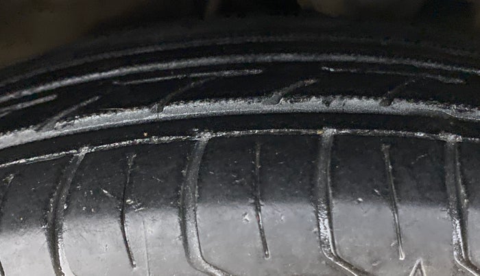 2011 Hyundai i10 MAGNA 1.2 KAPPA2, Petrol, Manual, 78,268 km, Left Front Tyre Tread