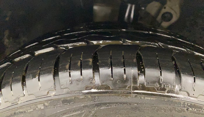 2019 Skoda Octavia AMBITION 1.4 TSI, Petrol, Manual, 94,162 km, Left Front Tyre Tread