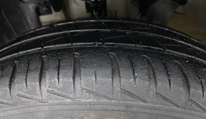 2021 Renault Kwid RXL, Petrol, Manual, 25,312 km, Left Front Tyre Tread
