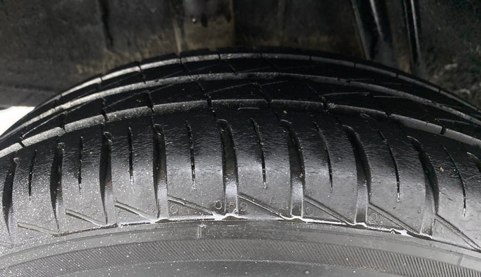 2021 Renault Kwid RXL, Petrol, Manual, 25,312 km, Right Rear Tyre Tread