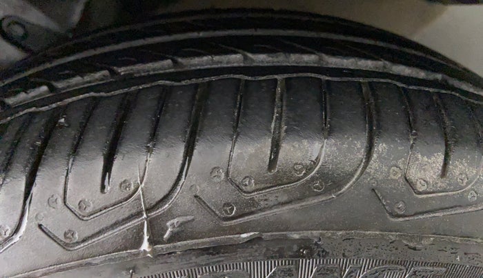 2017 Honda Jazz 1.2 V AT, Petrol, Automatic, 59,453 km, Left Rear Tyre Tread