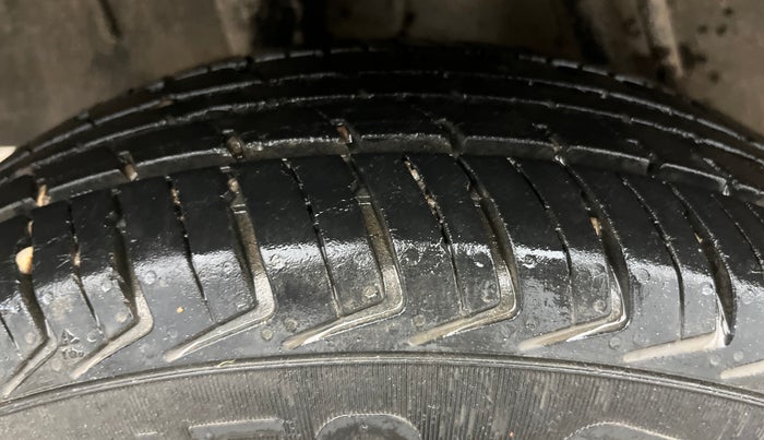 2016 Renault Kwid RXT 1.0, Petrol, Manual, 58,566 km, Right Rear Tyre Tread