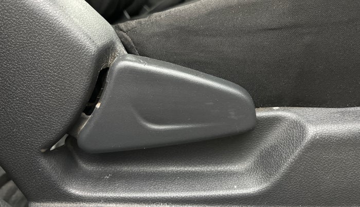 2016 Renault Kwid RXT 1.0, Petrol, Manual, 58,566 km, Driver Side Adjustment Panel