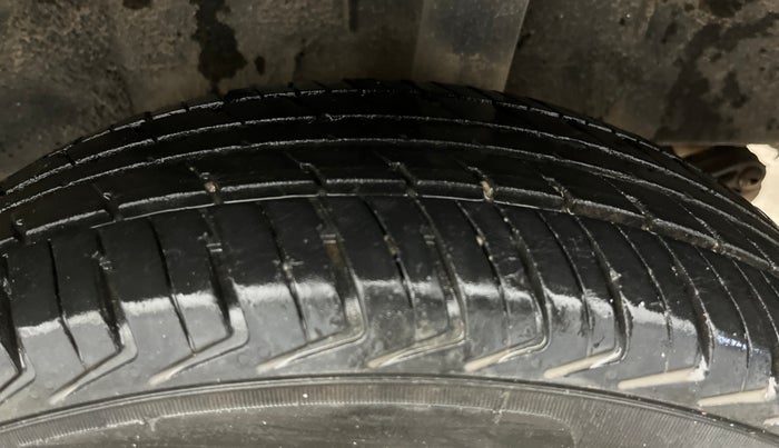 2016 Renault Kwid RXT 1.0, Petrol, Manual, 58,566 km, Left Rear Tyre Tread