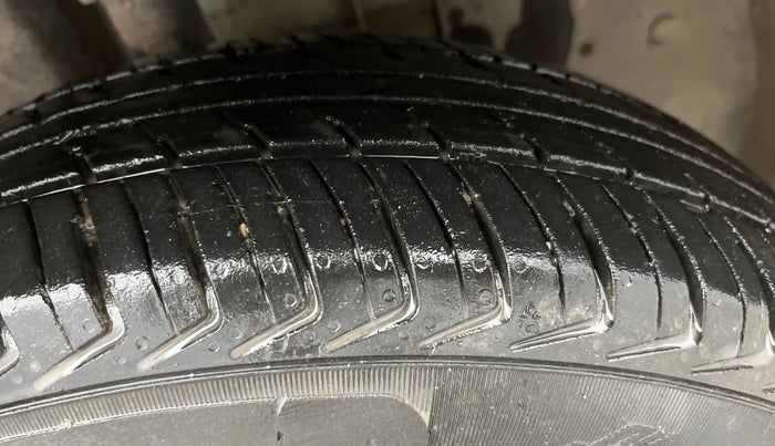 2016 Renault Kwid RXT 1.0, Petrol, Manual, 58,566 km, Right Front Tyre Tread