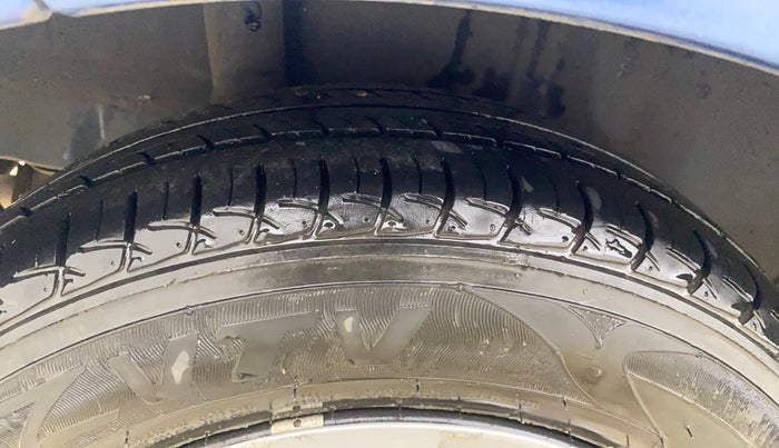 2015 Honda Brio S MT, Petrol, Manual, 55,442 km, Right Rear Tyre Tread