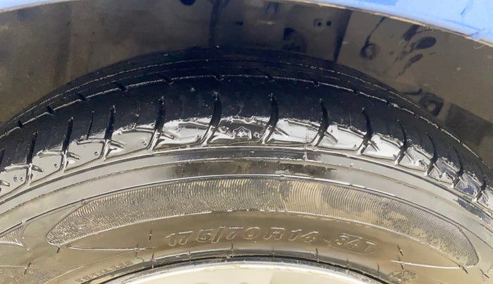 2015 Honda Brio S MT, Petrol, Manual, 55,442 km, Right Front Tyre Tread