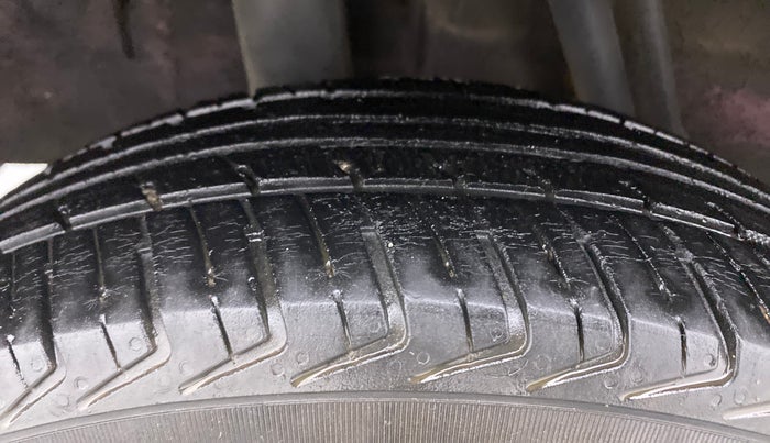 2019 Renault Kwid 1.0 RXT Opt, Petrol, Manual, 52,060 km, Right Rear Tyre Tread