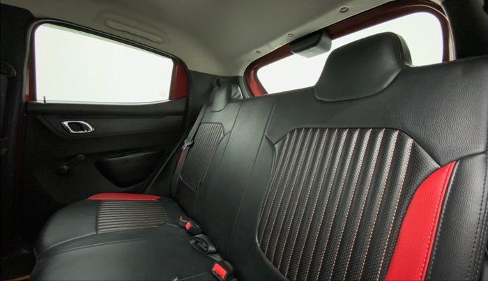2019 Renault Kwid 1.0 RXT Opt, Petrol, Manual, 52,060 km, Right Side Rear Door Cabin