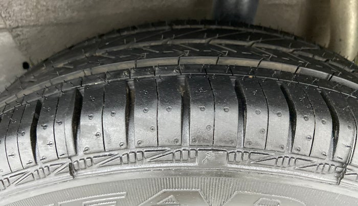2017 Maruti Celerio ZXI D, Petrol, Manual, 65,970 km, Left Rear Tyre Tread