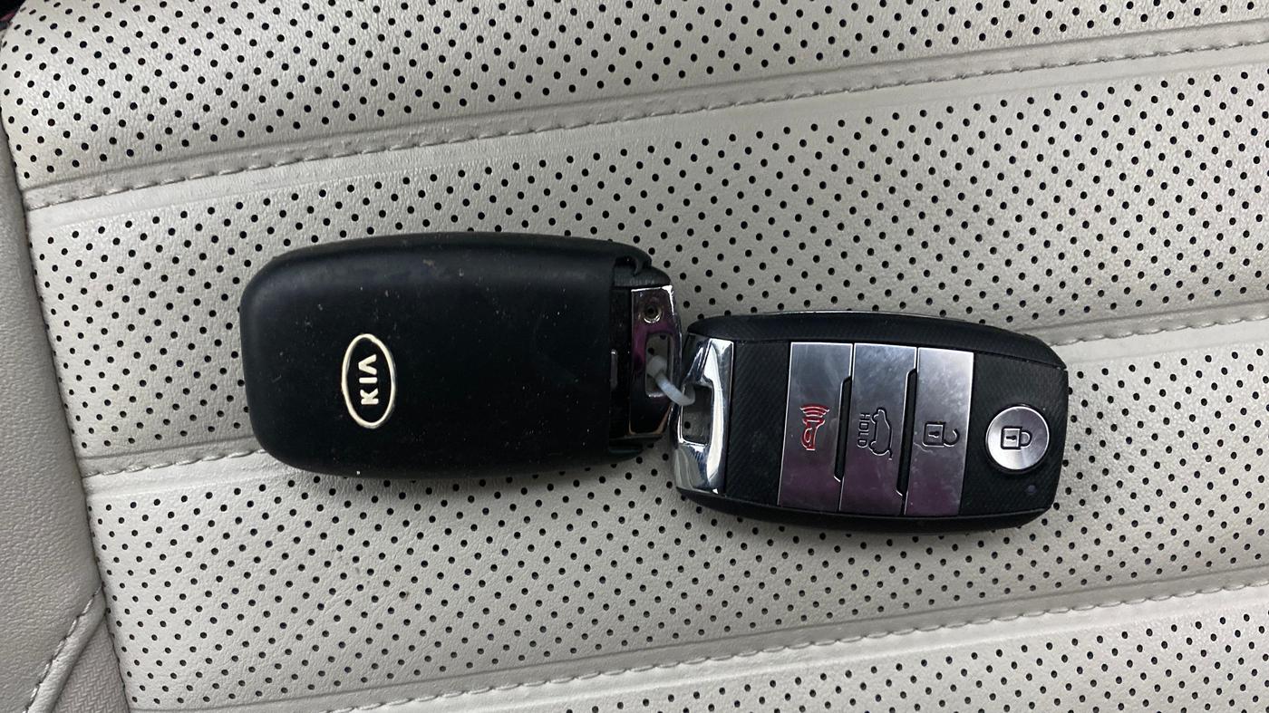 2020 KIA SELTOS GTX PLUS AT 1.5 DIESEL, Diesel, Automatic, 1,00,153 km, Key Close Up