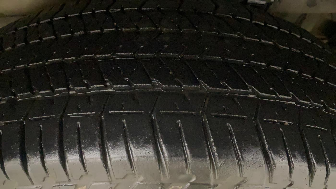 2016 Mahindra XUV500 W4, Diesel, Manual, 1,26,743 km, Left Rear Tyre Tread