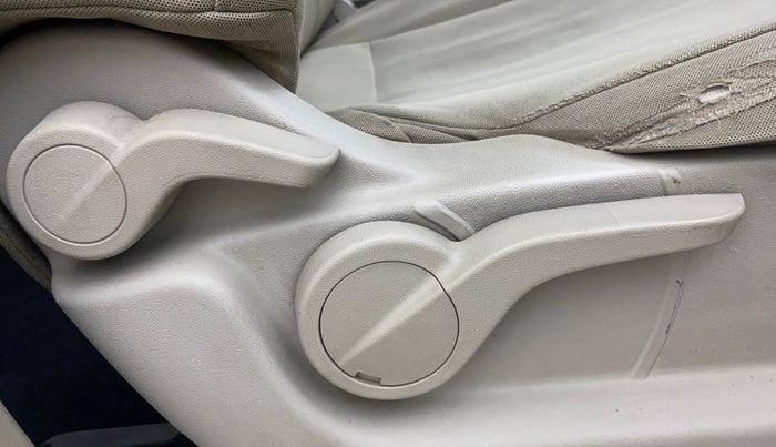 2016 Mahindra XUV500 W4, Diesel, Manual, 1,26,731 km, Driver Side Adjustment Panel