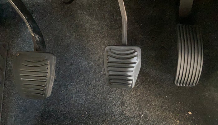 2016 Mahindra XUV500 W4, Diesel, Manual, 1,26,731 km, Pedals