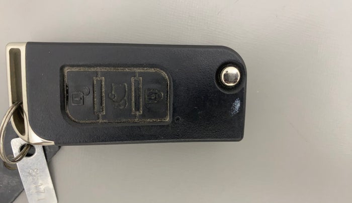 2016 Mahindra XUV500 W4, Diesel, Manual, 1,26,731 km, Key Close Up