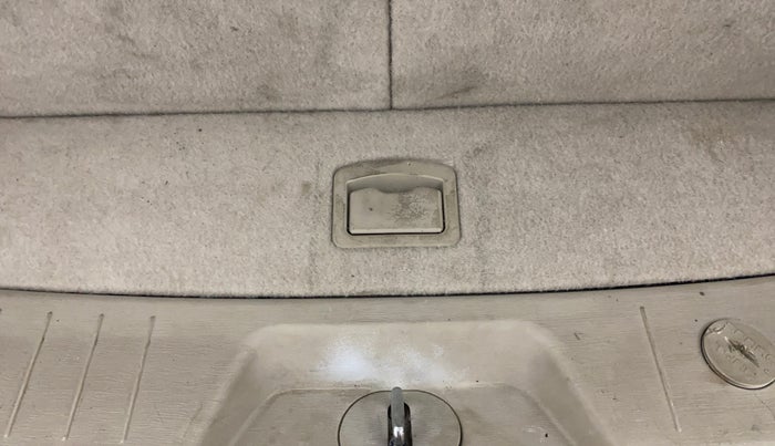 2016 Mahindra XUV500 W4, Diesel, Manual, 1,26,731 km, Boot Inside