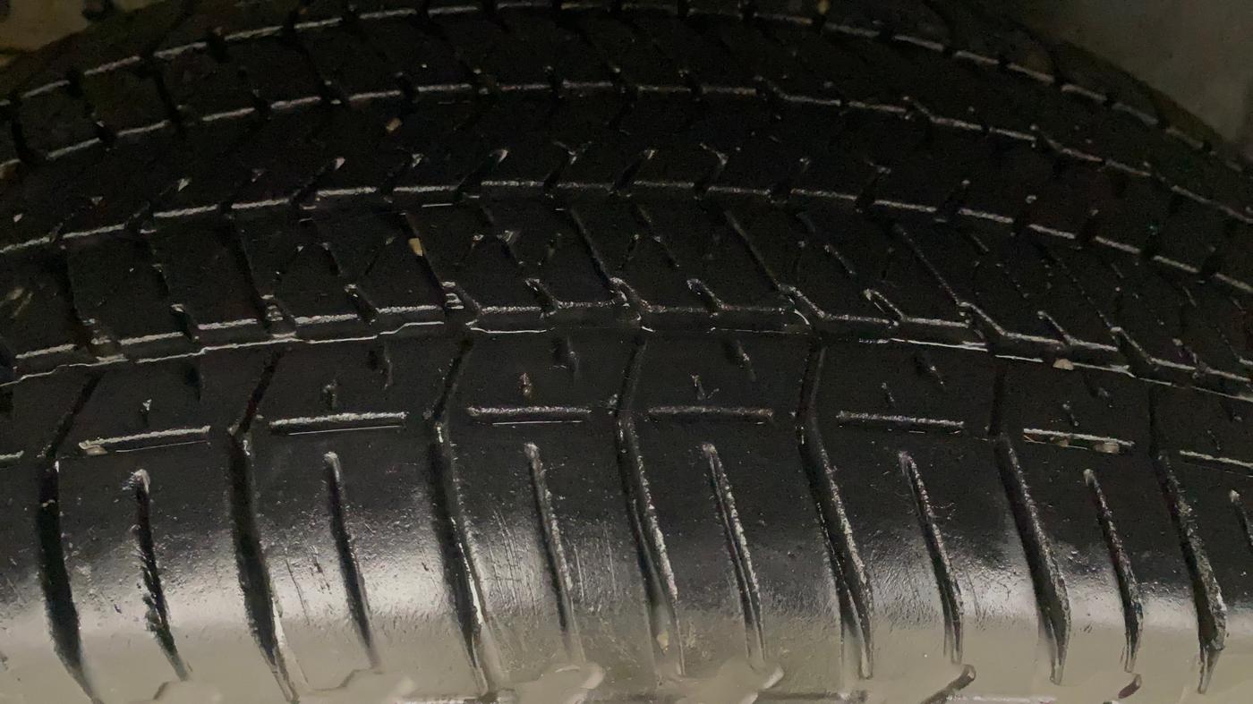 2016 Mahindra XUV500 W4, Diesel, Manual, 1,26,743 km, Right Rear Tyre Tread