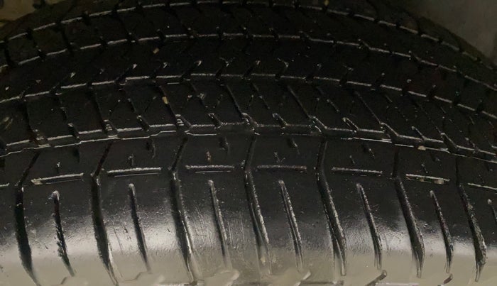 2016 Mahindra XUV500 W4, Diesel, Manual, 1,26,731 km, Right Rear Tyre Tread