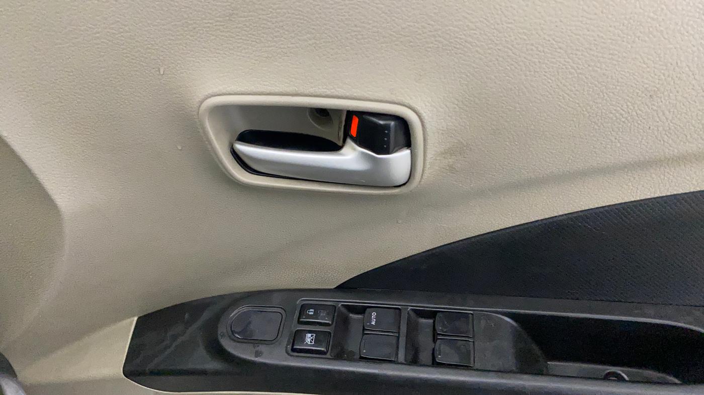 2016 Maruti Celerio VXI, Petrol, Manual, 38,067 km, Driver Side Door Panels Control