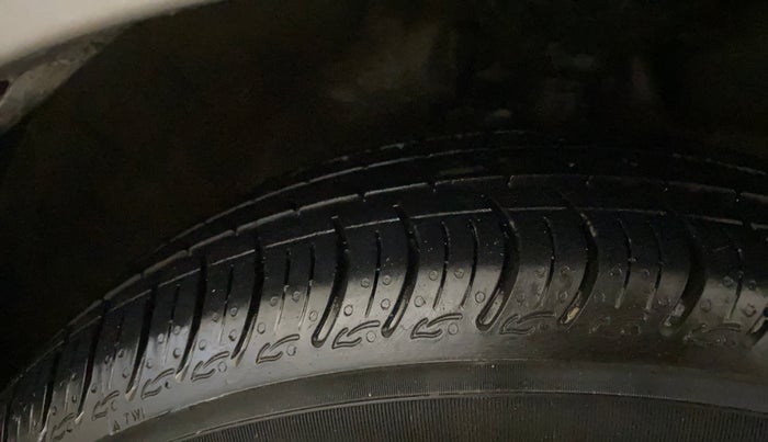 2016 Maruti Celerio VXI, Petrol, Manual, 38,024 km, Right Front Tyre Tread