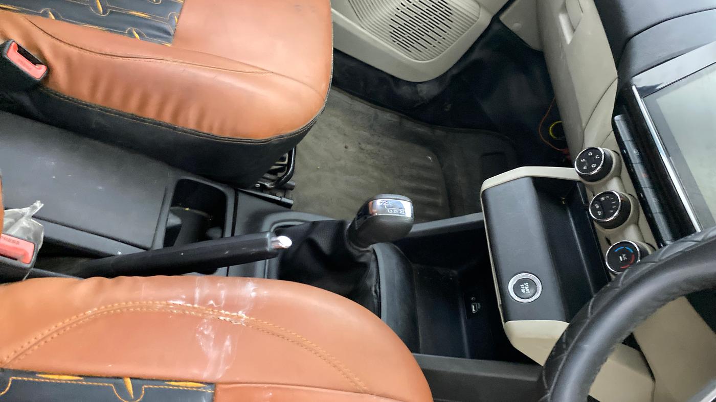 2022 Renault TRIBER RXZ AMT, Petrol, Automatic, 64,502 km, Gear Lever