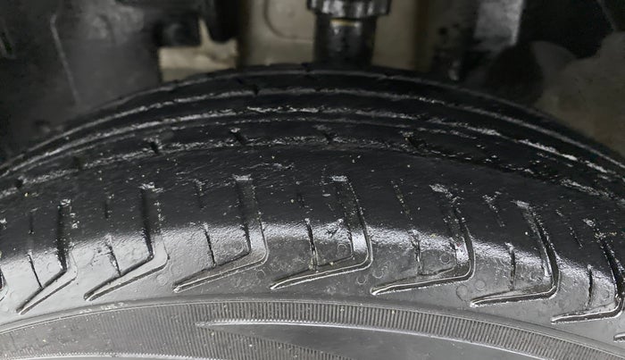 2015 Renault Kwid RXT 0.8, Petrol, Manual, 52,940 km, Left Front Tyre Tread