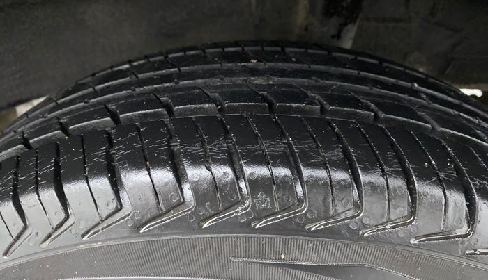 2015 Renault Kwid RXT 0.8, Petrol, Manual, 52,940 km, Left Rear Tyre Tread