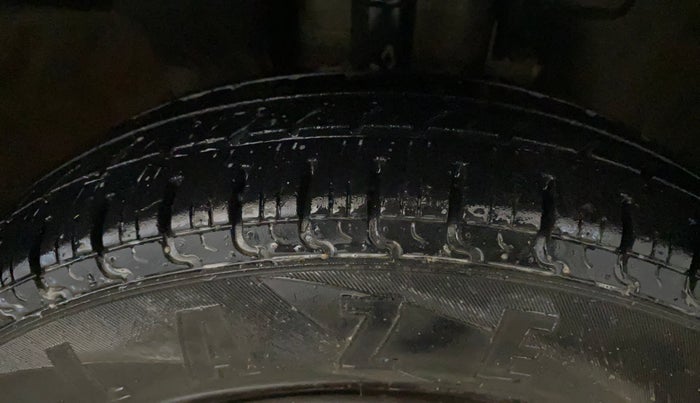 2016 Renault Kwid RXT 1.0, Petrol, Manual, 63,182 km, Right Front Tyre Tread