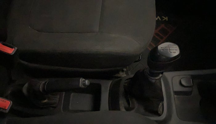 2016 Renault Kwid RXT 1.0, Petrol, Manual, 63,182 km, Gear Lever