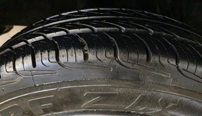 2016 Renault Kwid RXT 1.0, Petrol, Manual, 63,182 km, Right Rear Tyre Tread