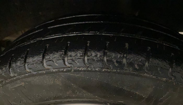 2016 Renault Kwid RXT 1.0, Petrol, Manual, 63,182 km, Left Rear Tyre Tread