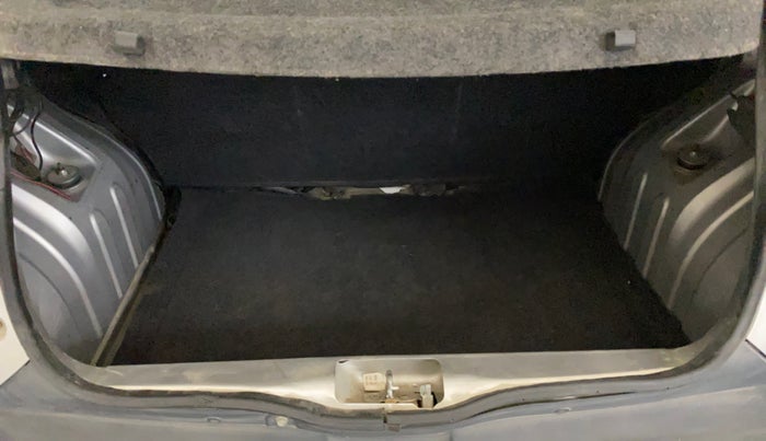 2016 Renault Kwid RXT 1.0, Petrol, Manual, 63,182 km, Boot Inside