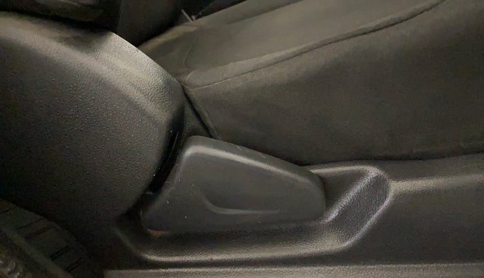 2016 Renault Kwid RXT 1.0, Petrol, Manual, 63,182 km, Driver Side Adjustment Panel