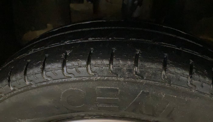 2016 Renault Kwid RXT 1.0, Petrol, Manual, 63,182 km, Left Front Tyre Tread