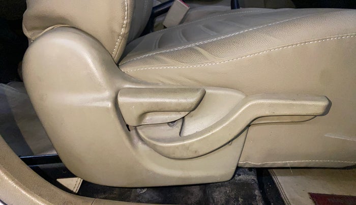 2014 Honda Mobilio 1.5L I-DTEC S, Diesel, Manual, 60,623 km, Driver Side Adjustment Panel