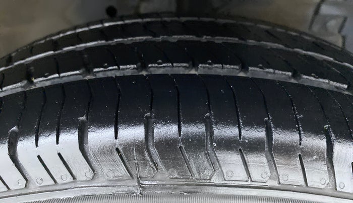 2016 Maruti Swift Dzire VDI BS IV, Diesel, Manual, 59,077 km, Right Front Tyre Tread