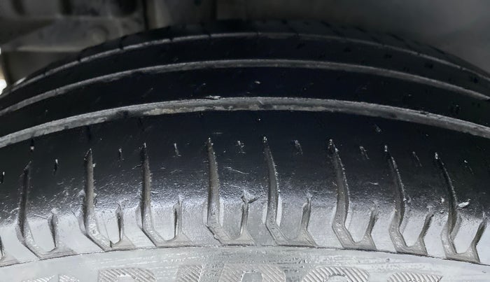 2016 Maruti Swift Dzire VDI BS IV, Diesel, Manual, 59,077 km, Right Rear Tyre Tread
