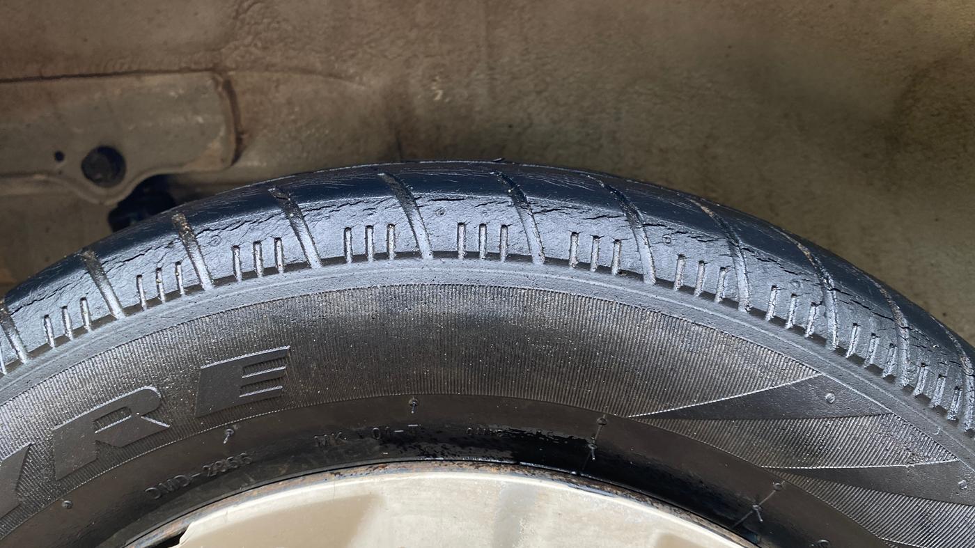 2016 Maruti Wagon R 1.0 VXI, CNG, Manual, 79,251 km, Right Rear Tyre Tread