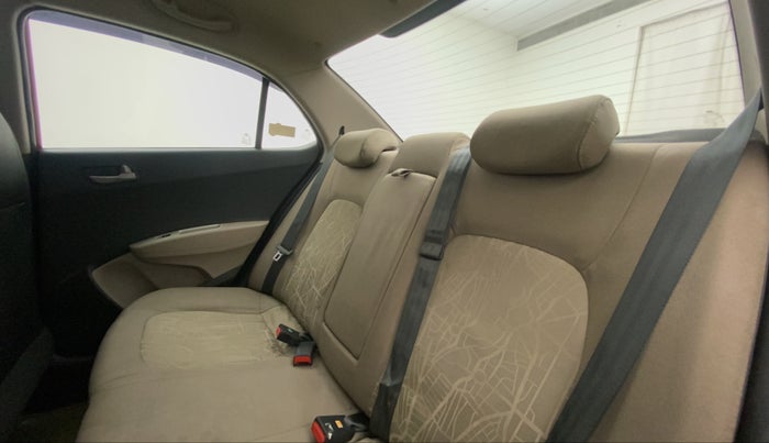 2014 Hyundai Xcent S (O) 1.2, Petrol, Manual, 87,990 km, Right Side Rear Door Cabin